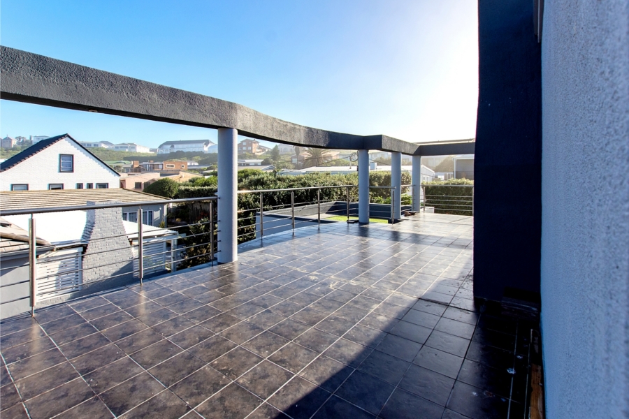 To Let 4 Bedroom Property for Rent in Yzerfontein Western Cape